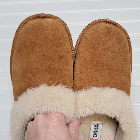 Minnetonka Women's Slippers - Picture 7 of 11